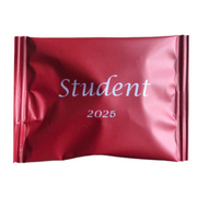 Små røde poser med bolcher og teksten "Student 2025"