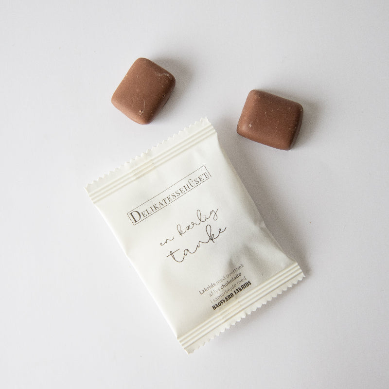 Delikatessehuset og Bagsværd Lakrids - flowpack med lakrids overtrukket af skøn karamelliseret chokolade