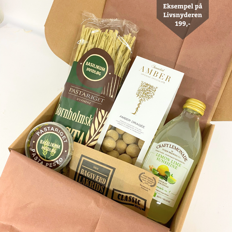 Gavekurv med pasta, chokolade, lakrids og limonade som eksempel på Livsnyderen fra Delikatessehuset.