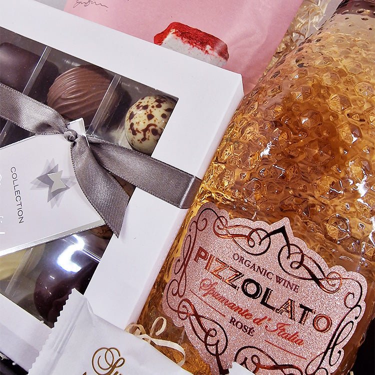 Økologisk gavekurv med rosé bobler, chokolade og skum