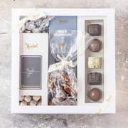 Tak gaveæske med fyldte chokolader fra Xocolatl, karameller og en plade chokolade