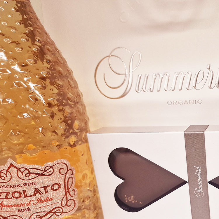Gavepose fra Summerbird med dansk luksus chokolade og skønne rosé bobler