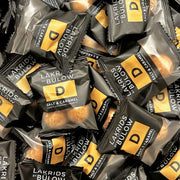 Lakrids by Bülow D Salt & Caramel indpakket chokoladeovertrukket lakrids i små poser.