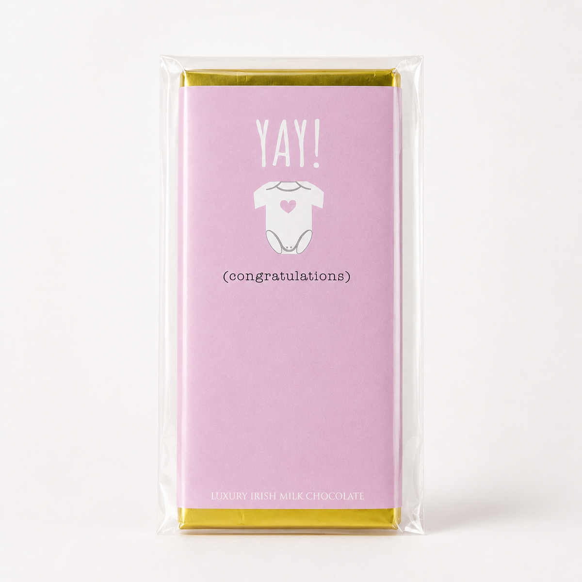 Budskabschokolade “YAY! Congratulations” med belgisk mælkechokolade og lyserødt babymotiv.
