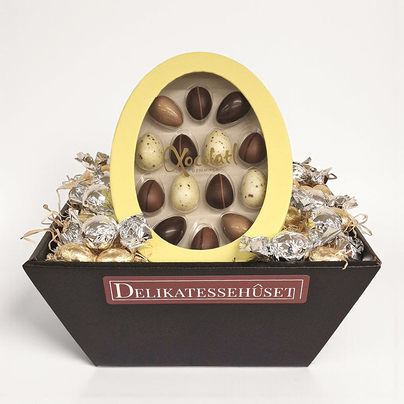 Påske gavekurv med fyldte påskeæg og chokoladekugler