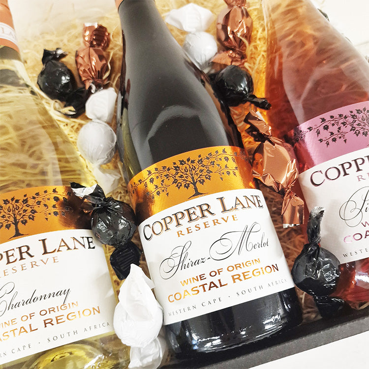 Gavekurv med Copper Lane vin - pakket flot i en gavekurv