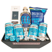 Gavekurv med gin og tonic. Gin fra Elg Gin No. 3, tonic fra Fever Tree samt krydrede mandler