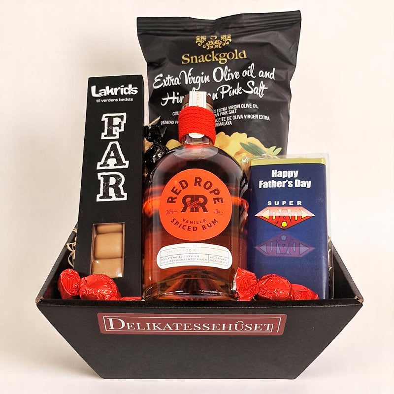 Til alle de rom-elskende fædre derude!&nbsp;

Det her er kurven, de vil blive glade for at få. Den indeholder nemlig en flaske af vores populære Red Rope Vanilla Spiced Liquor. Den er blød, rund og fyldig og den har en delikat sødme.