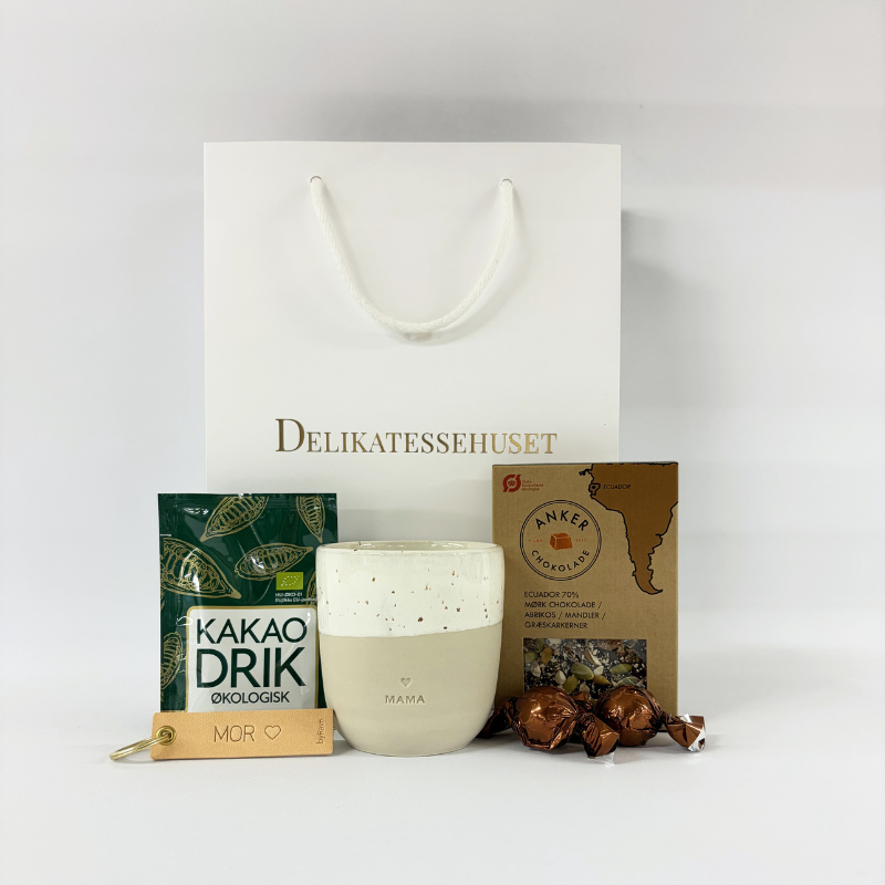 Gavepose med chokolade og Mama krus