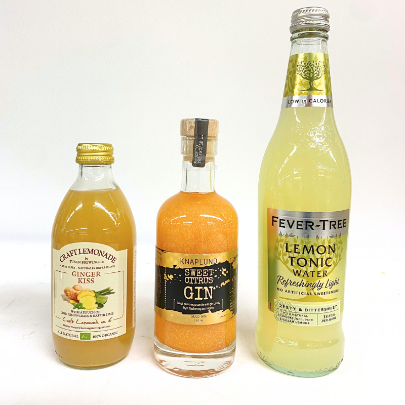 Gavepakke med Knaplund Guld glimmer gin, Craft Lemonade Ginger Kiss og Fever-Tree Lemon Tonic.