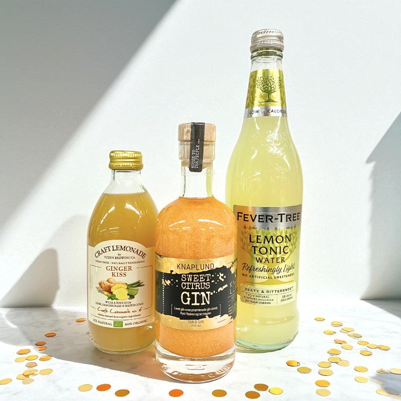 Drinkpakke med Knaplund Sweet Citrus Guld Gin, Fever-Tree Lemon Tonic og økologisk Ginger Kiss lemonade.