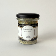 Et glas med Grøn Pesto krydderiblanding fra Delikatessehuset, håndlavet i Danmark.