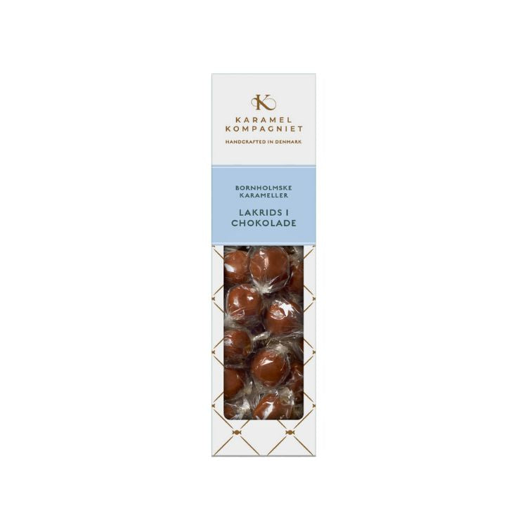 Æske med Bornholmske karameller med lakrids i chokolade fra Karamel Kompagniet.