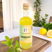 Ruby Organic Limoncello er en delikat drik med friske citrusnoter, der er typiske for friskplukkede citroner fra Middelhavskysten. 