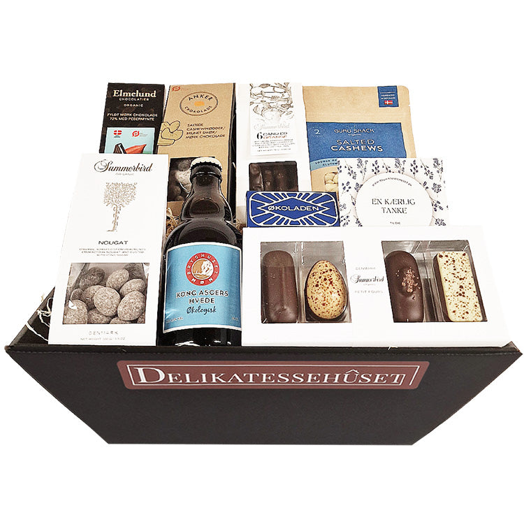 Økologisk gavekurv fra Delikatessehuset med chokolade, nødder og øl til En Kærlig Tanke.