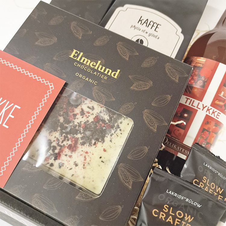 Økologisk gavekurv med chokolade fra Elmelund, Lakrids by Bülow, kaffe og Tillykke specialøl.