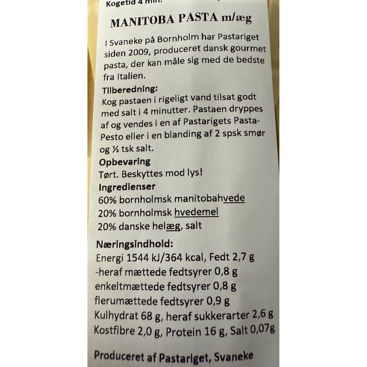 Bagside af Pastariget Manitoba pasta med ingrediensliste, næringsindhold og tilberedning fra Bornholm.