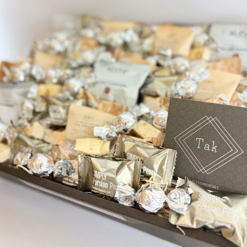 Tak gavekurv med vingummi, karamelliserede popcorn, chokolade, fransk nougat og chokoladekugler