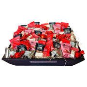 Stor delevenlig gavekurv med lakrids, chokolade, vingummi, nougat og marshmallows¨