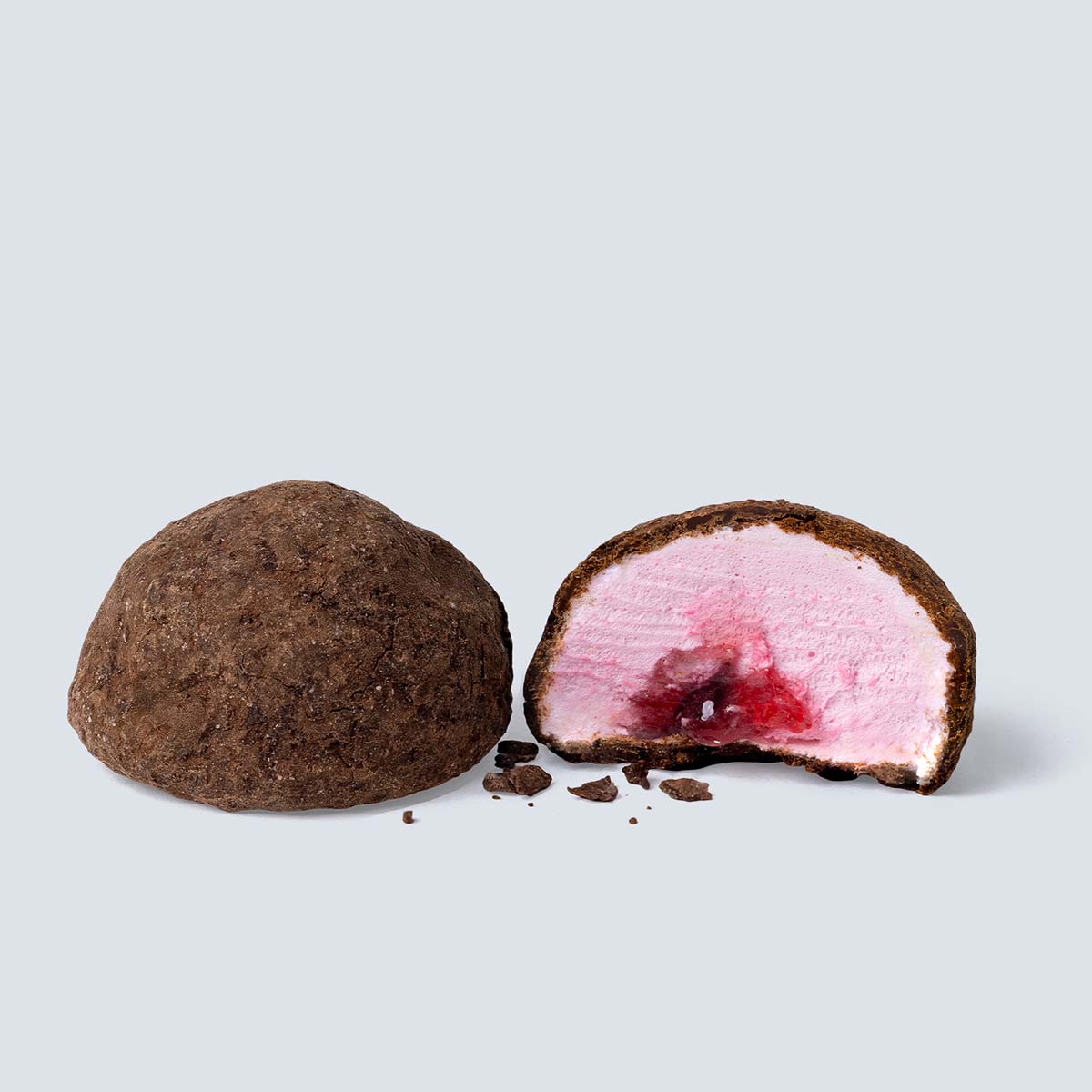 Luksus skumfidus med jordbærfyld overtrukkket med mørk chokolade og kakao fra The Mallows.