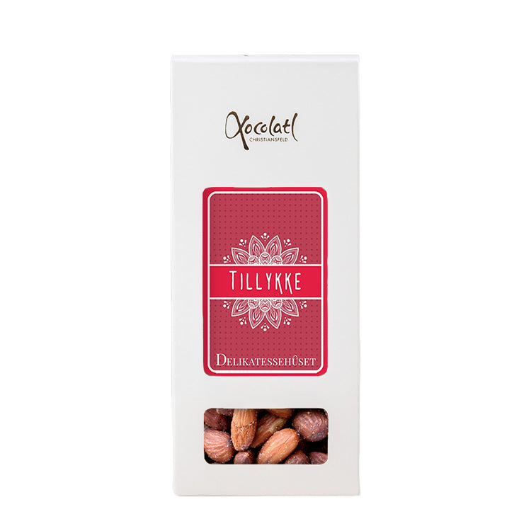 Gaveæske med Xocolatl saltede mandler og Tillykke hilsen fra Delikatessehuset.