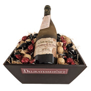 Eksklusiv gavekurv fra Delikatessehuset med La Fiole du Pape Chateauneuf-du-Pape rødvin og chokoladekugler.