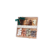Mix juleæske med dragéer og julefigurer grøn fra Aalborg Chokoladen