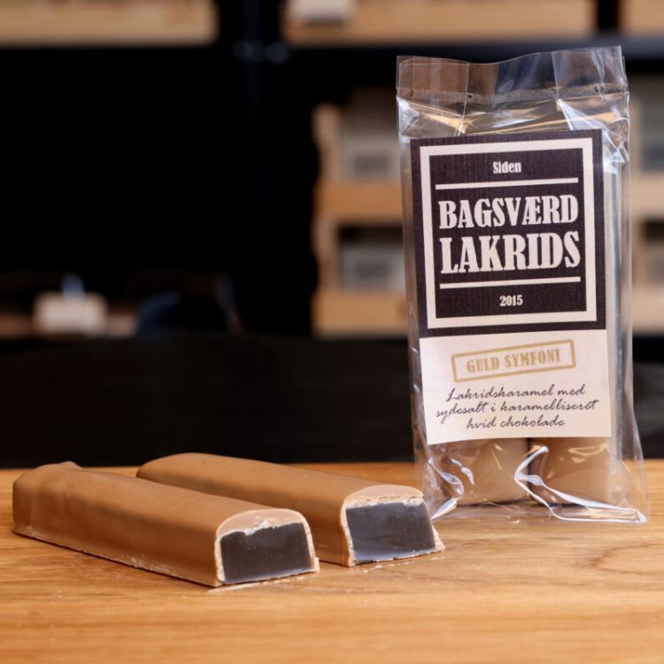 Lakridskaramel med sydesalt i karamelliseret hvid chokolade fra Bagsværd Lakrids