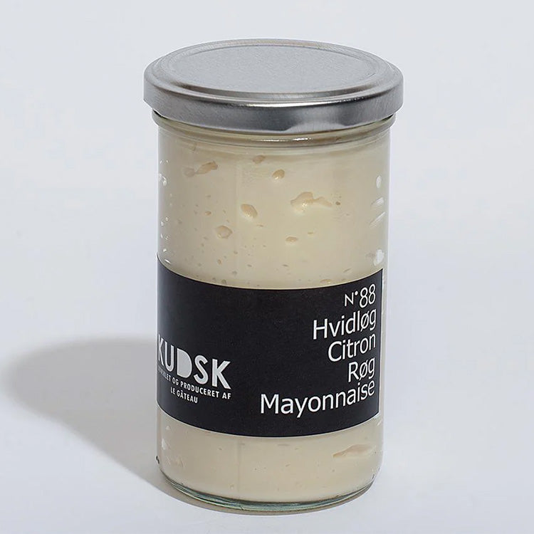 Et glas Kudsk mayonnaise med hvidløg, citron og røg på tilbudssiden hos Delikatessehuset.