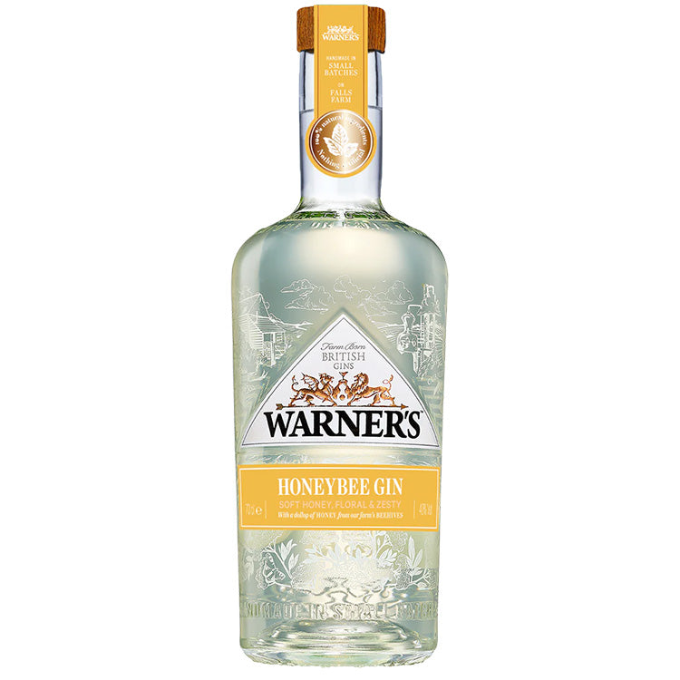 Flaske med Warners Honeybee Gin fremstillet med naturlig honning fra egne bikuber.