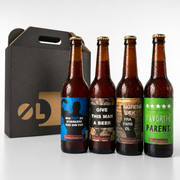 Gaveæske med øl til Fars Dag. Den perfekte gave til fars dag d. 5. juni med fire danske specialøl med sjove designs. Dansk økologisk øl fra danske mikrobryggerier