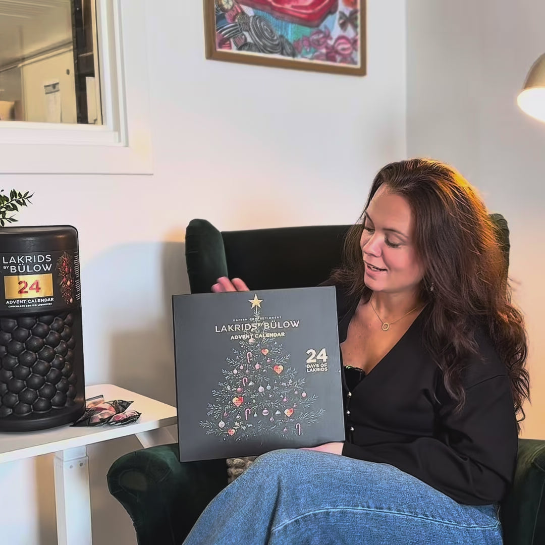 Indlæs video: Julekalender fra Lakrids by Bülow. Bestil online hos Delikatessehuset