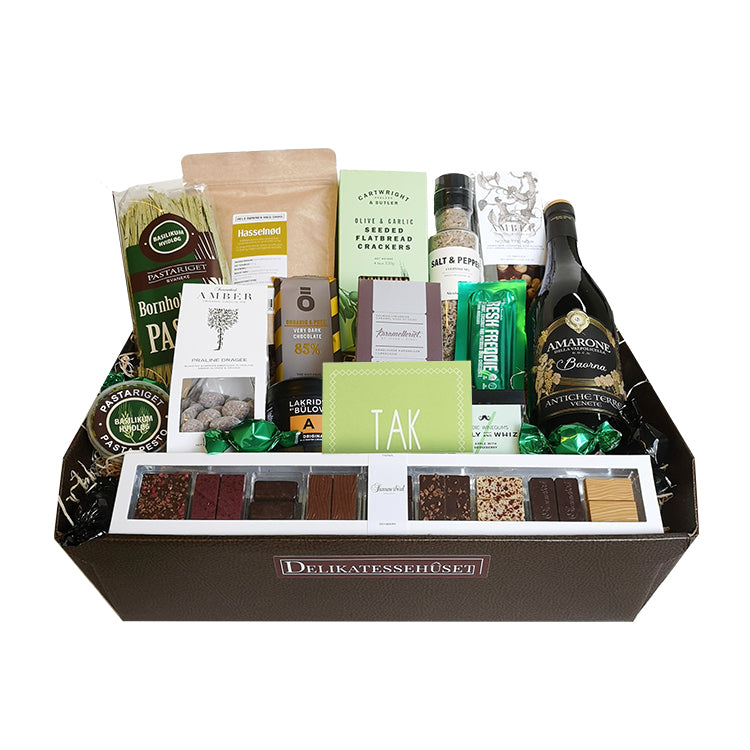 Stor eksklusiv tak gavekurv med Amarone vin, chokolade fra Summerbird og lækre delikatesser.