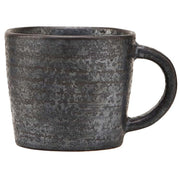 Denne charmerende Pion espressokop er perfekt til en varm espresso. Koppen er lavet af porcelæn, og har en flot glasering. Derudover passer den også til de fine skeer i samme serie og farve - et perfekt sæt.