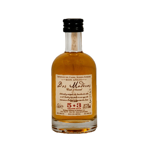 Dos Maderas Caribbean 5+5 ÅR miniature rom 5 cl flaske med gylden spiritus.